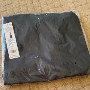 Mantis Yoga black balance tote